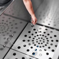 LEADER 3500M SMART links angebaut, Edelstahl ohne Werkzeug